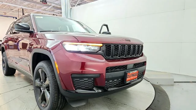 New 2025 Velvet Red Pearl-Coat Exterior Paint Jeep Altitude X image 14