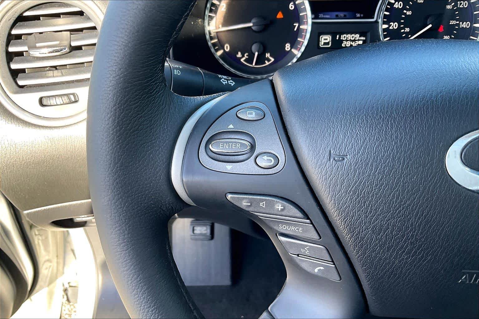 Used 2013 Liquid Platinum INFINITI  image 23