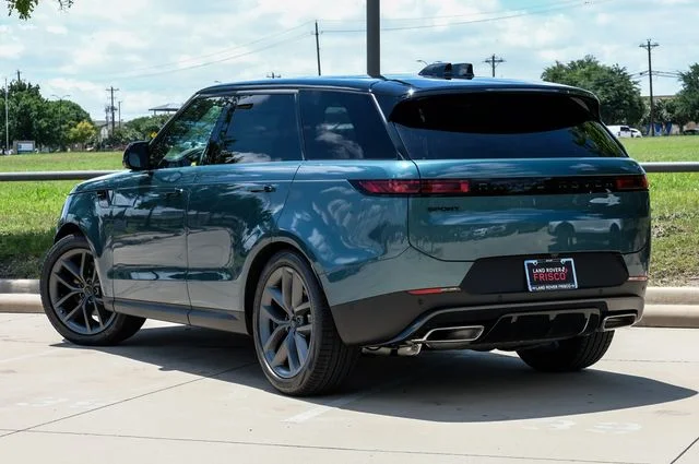 New 2026 Giola Green Metallic Land Rover SE image 12