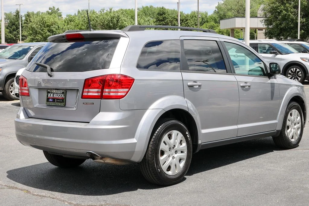 Used 2018 Silver Dodge SE image 24