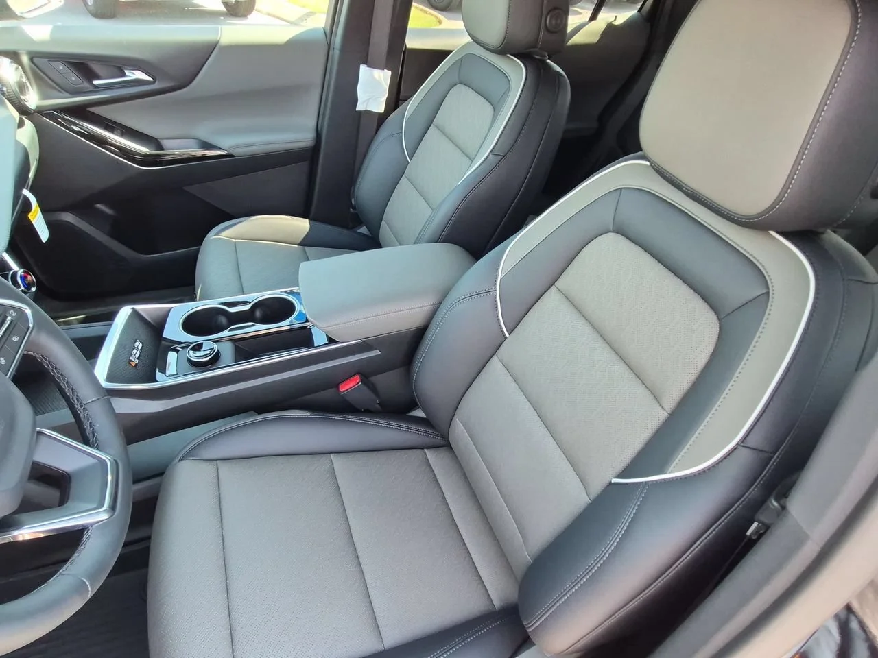 New 2027 Mosaic Black Metallic Chevrolet LT image 20