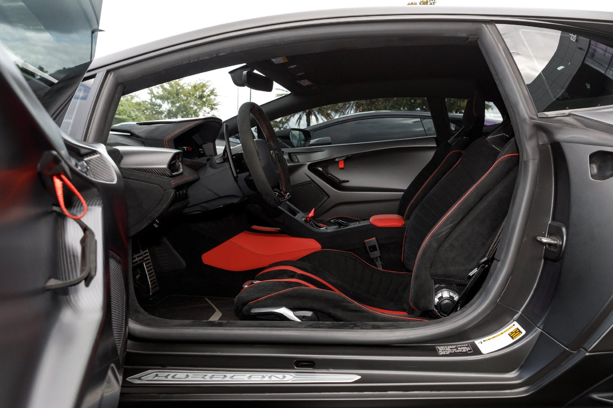 Used 2021  Lamborghini Base image 29