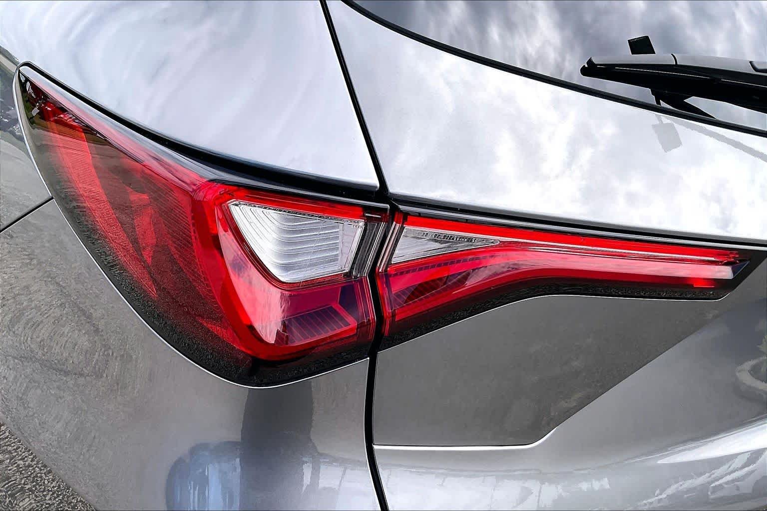 Used 2024 Liquid Carbon Metallic Acura w/Technology Package image 27