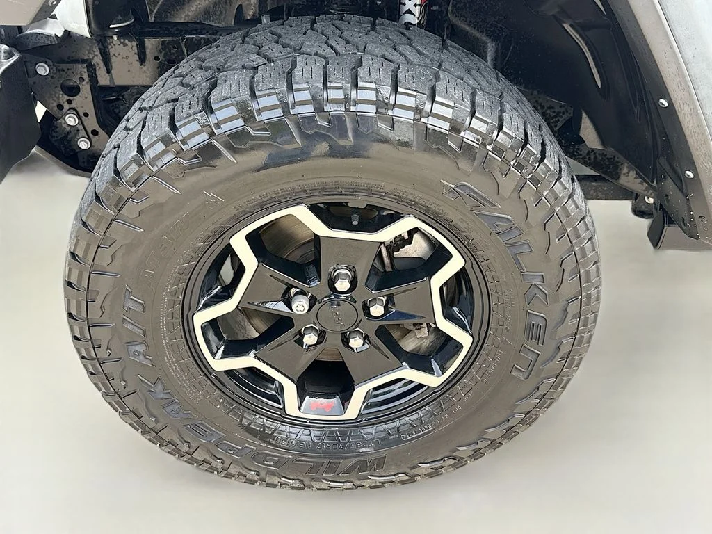 Used 2022 Bright White Clearcoat Jeep Rubicon image 31