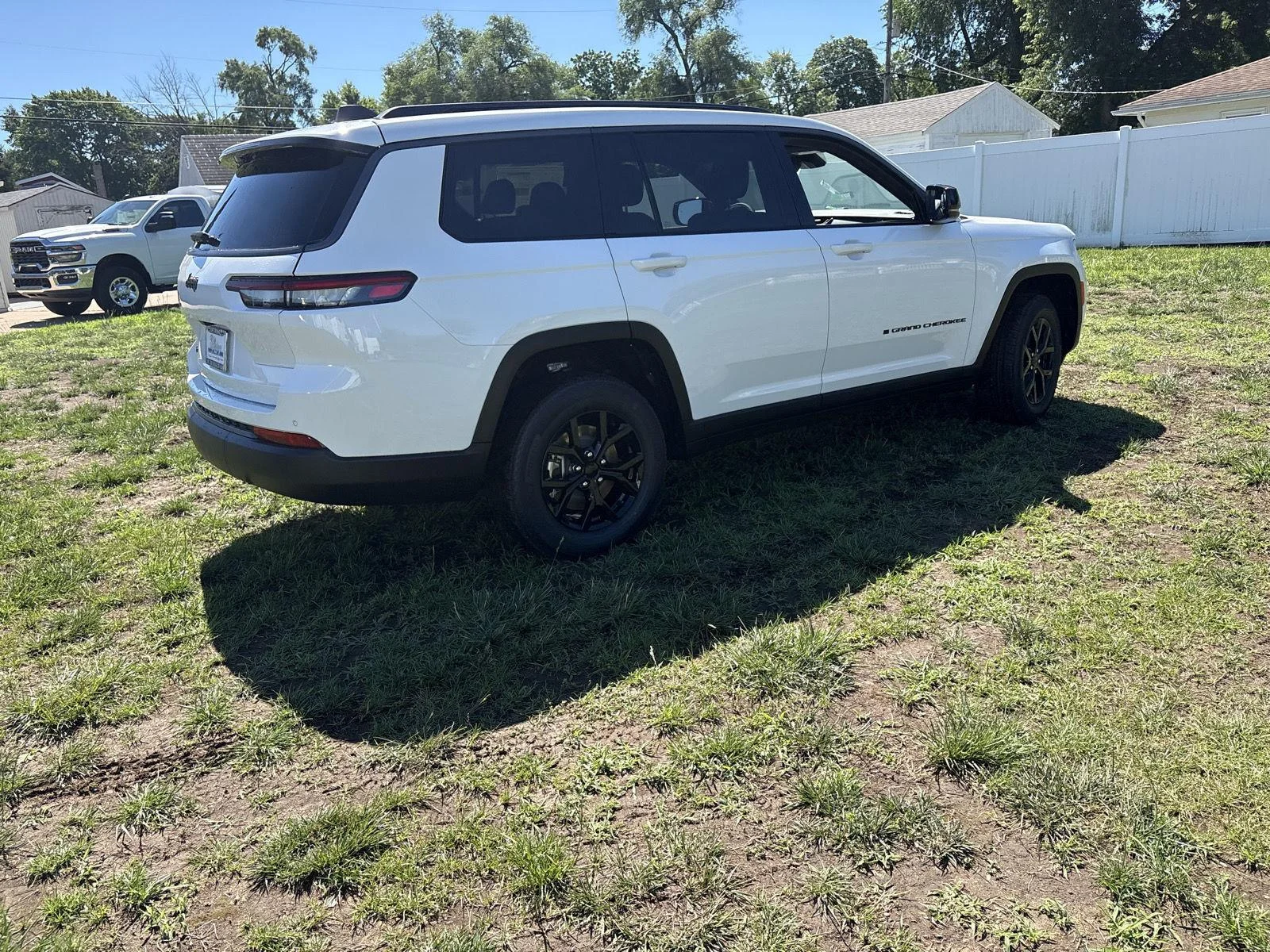 New 2026 Bright White Clearcoat Jeep Laredo Altitude image 5
