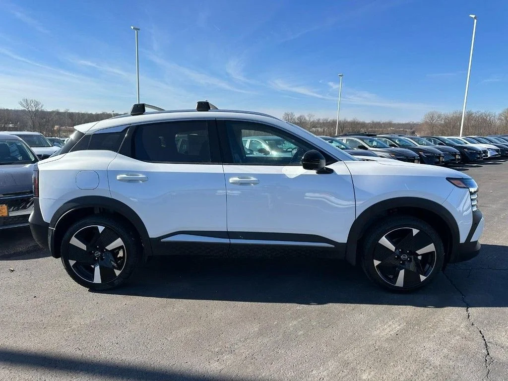 New 2026 White Nissan SR image 2