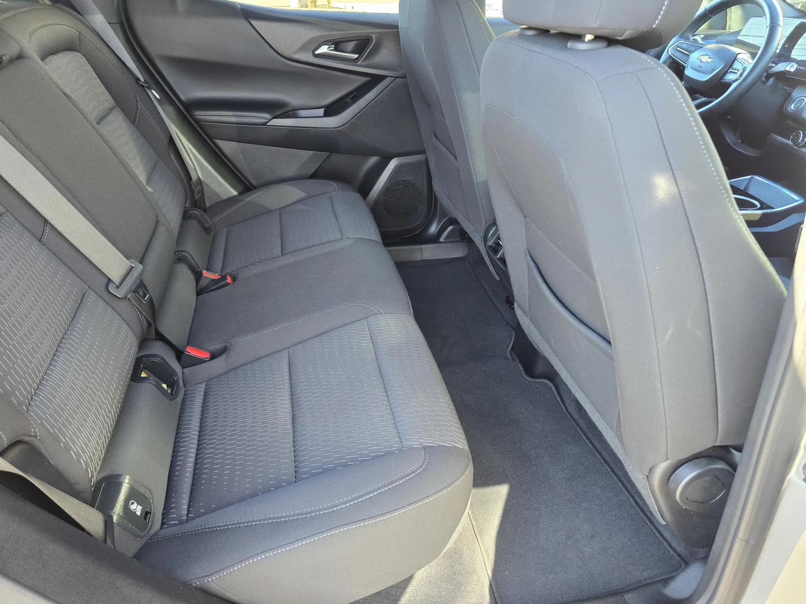 Used 2025 Sterling Gray Metallic Chevrolet FWD LT image 21