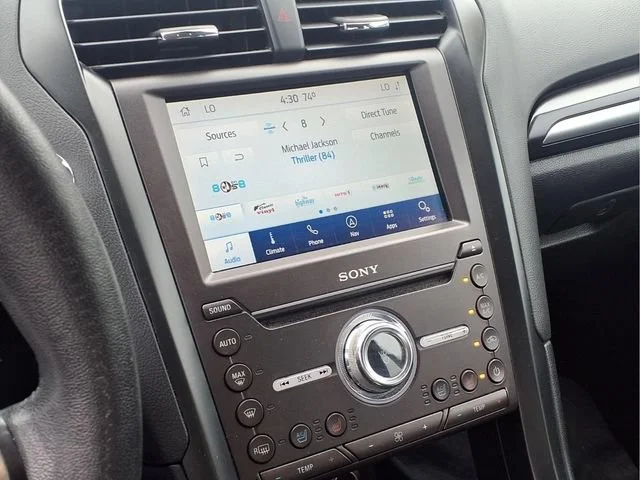 Used 2020  Ford Titanium image 5