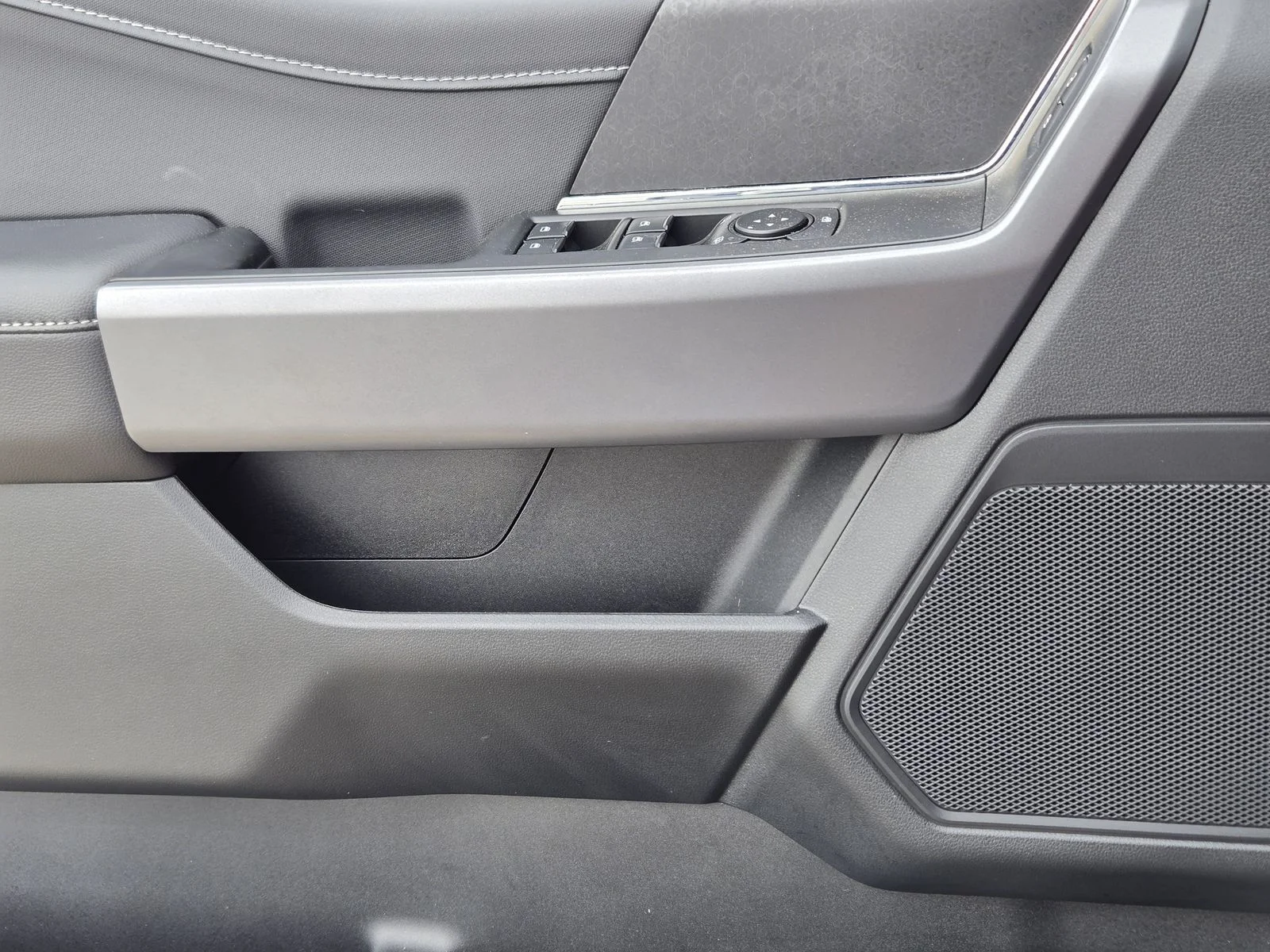 New 2026 Oxford White Ford XLT image 15