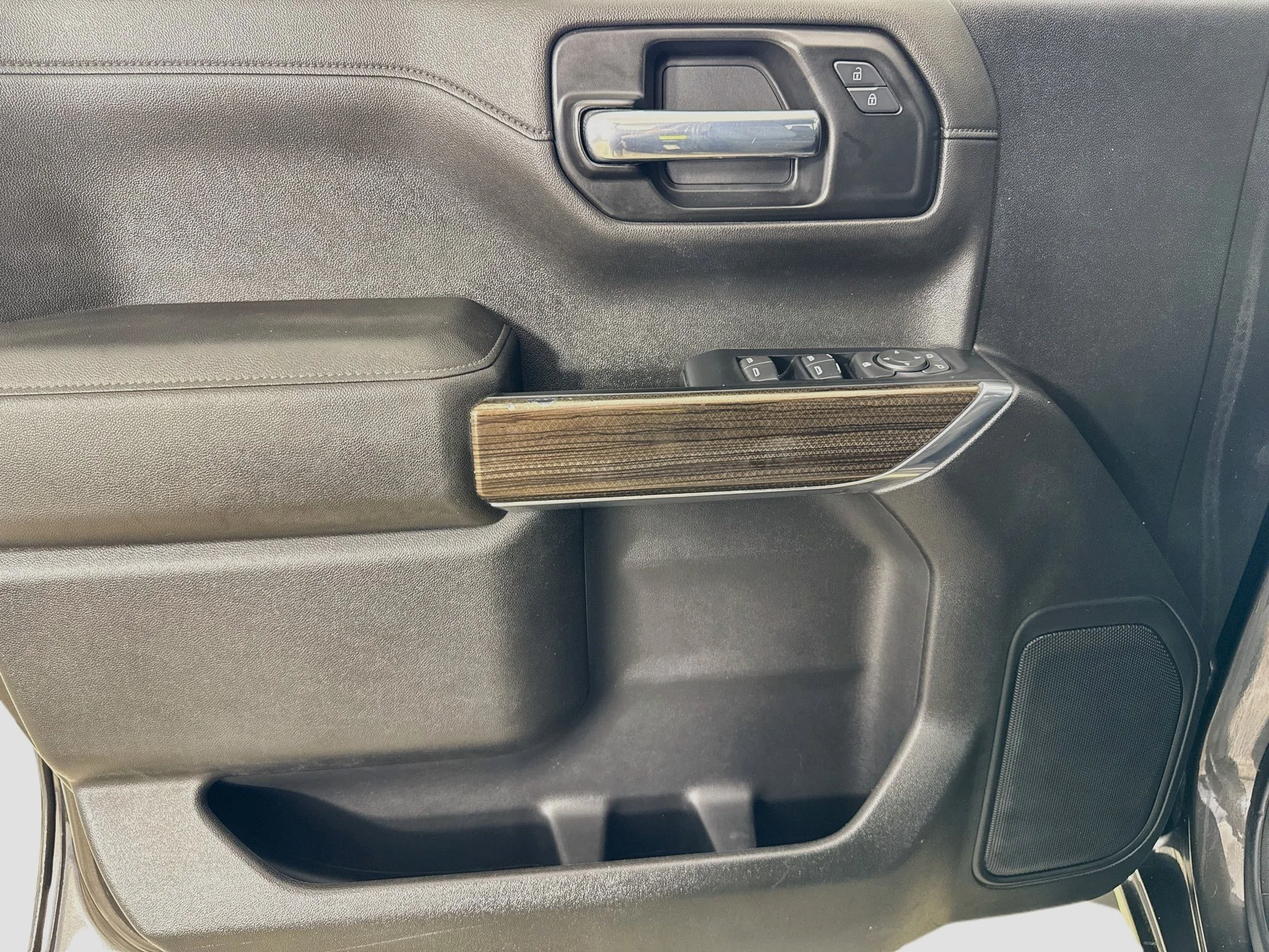 Used 2022 Oxford Brown Metallic Chevrolet LT image 19