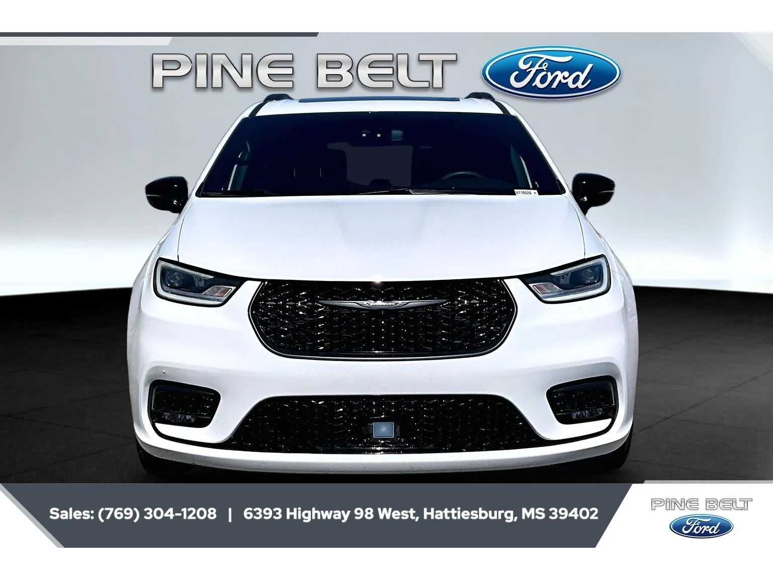 Used 2025 Bright White Clearcoat Chrysler Limited image 3