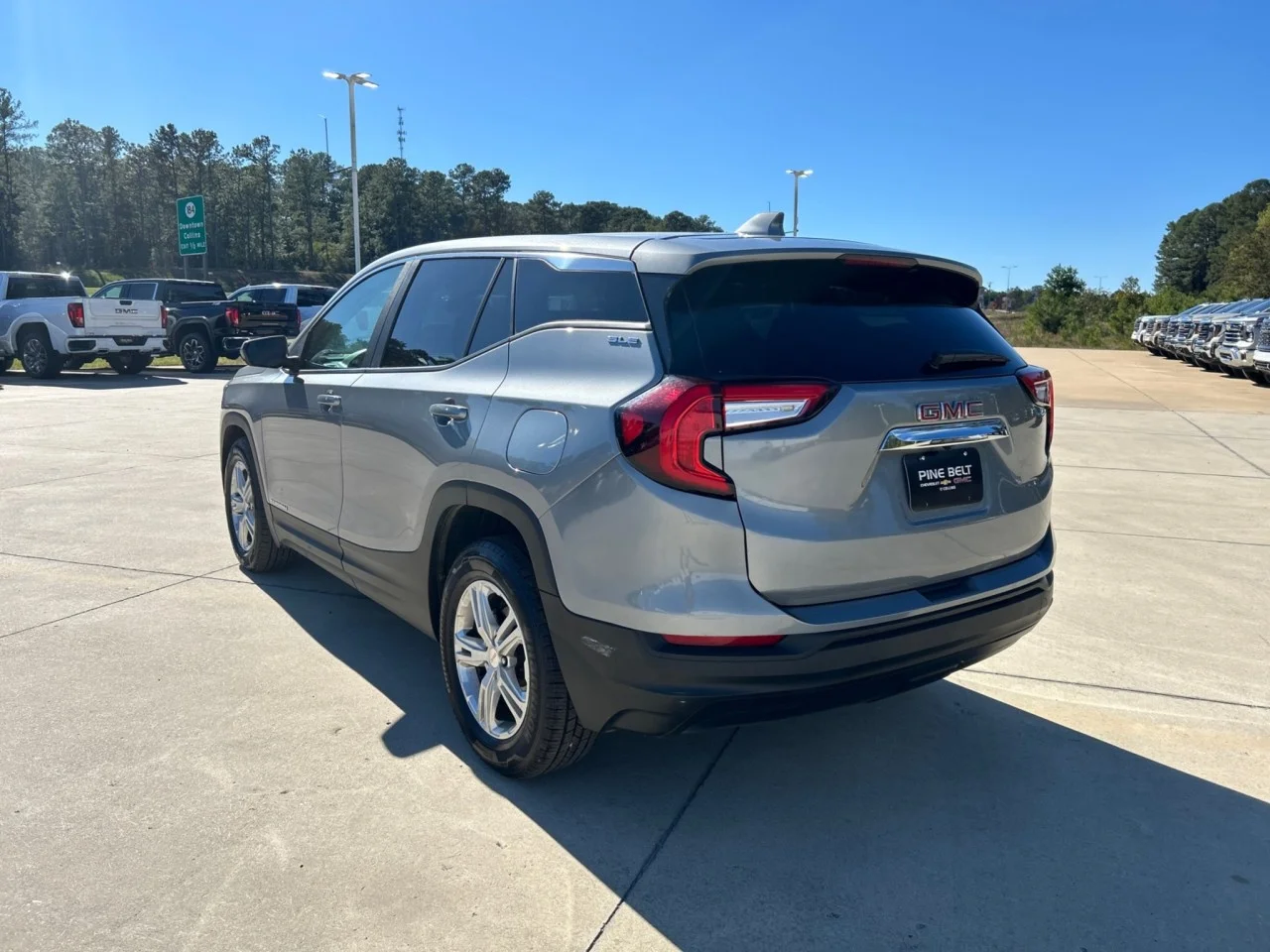 Used 2024 Sterling Metallic GMC SLE image 4