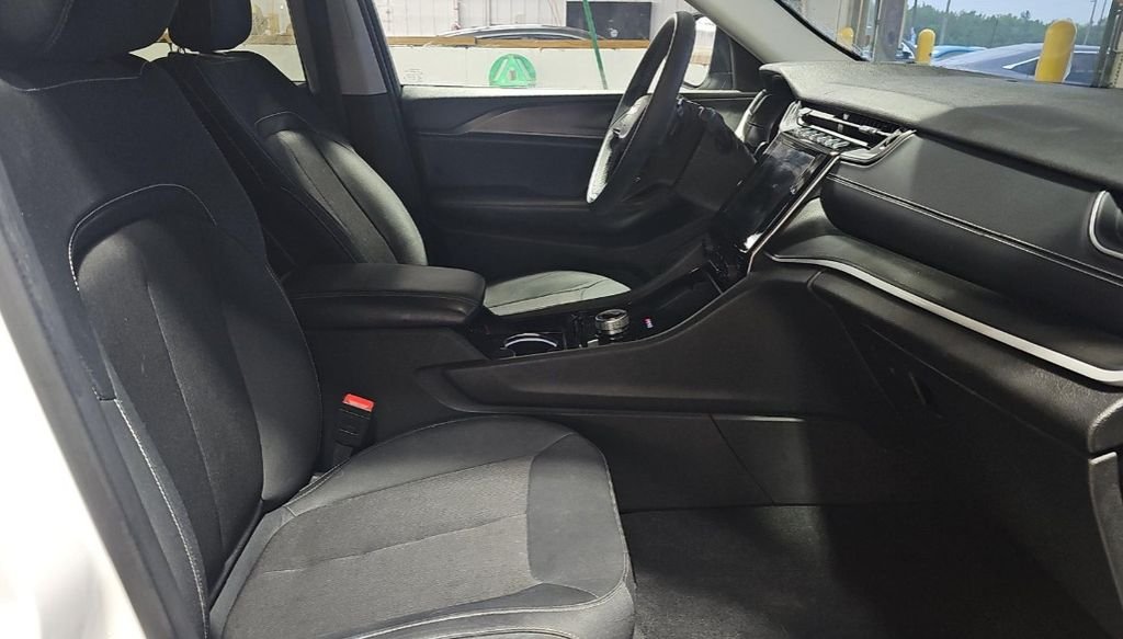 Used 2023 White Jeep Laredo image 6
