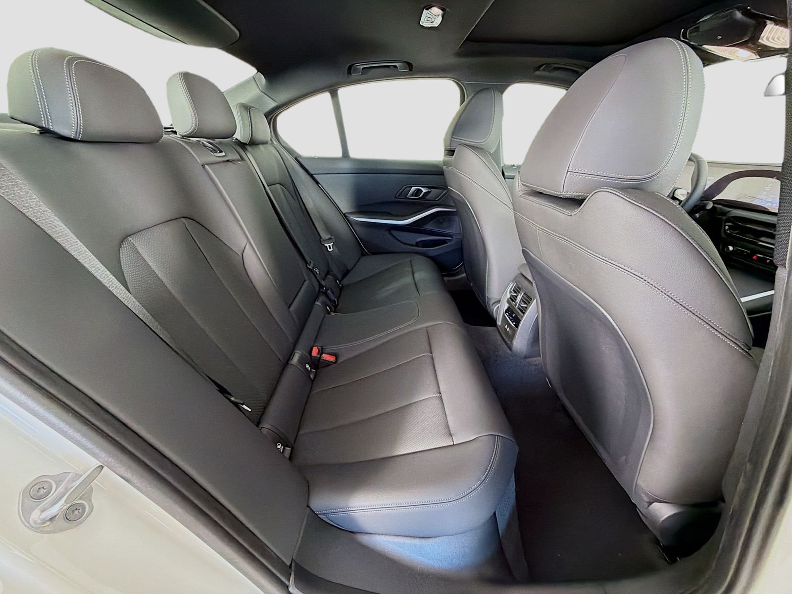 New 2026 Alpine White BMW 330i image 28