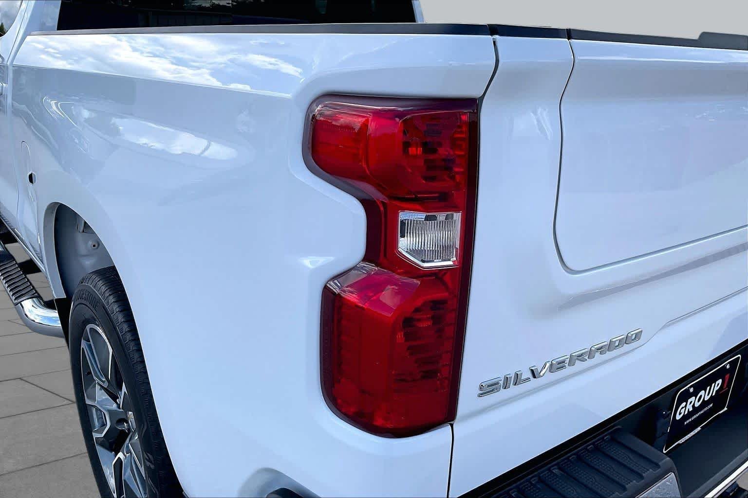 Used 2023 Summit White Chevrolet LT image 28