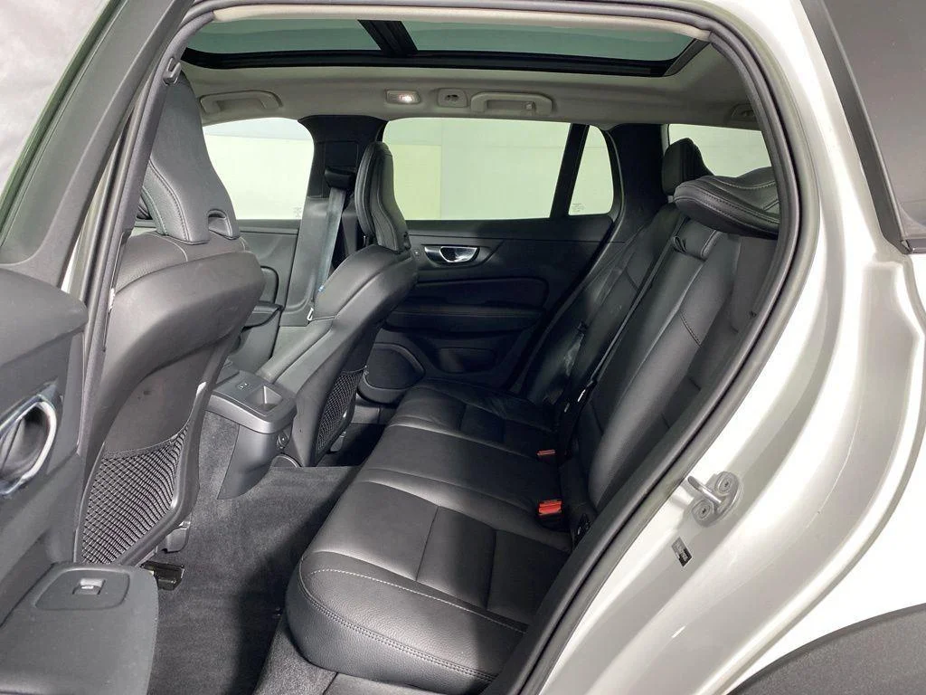 Used 2023 Crystal White Metallic Volvo Plus image 30