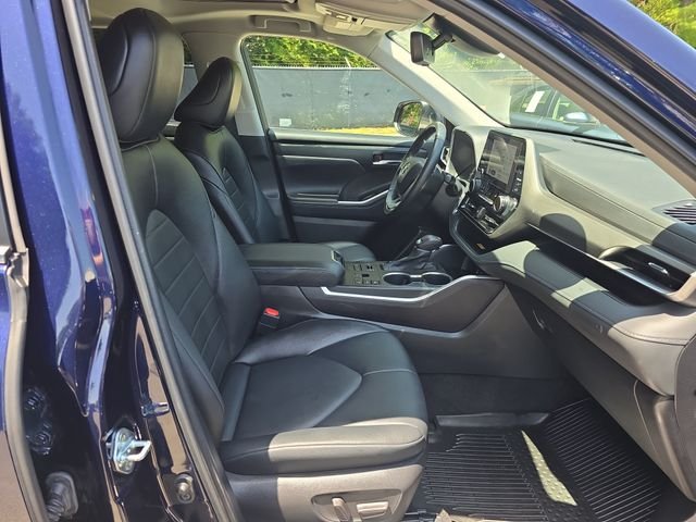 Used 2023  Toyota XLE image 10