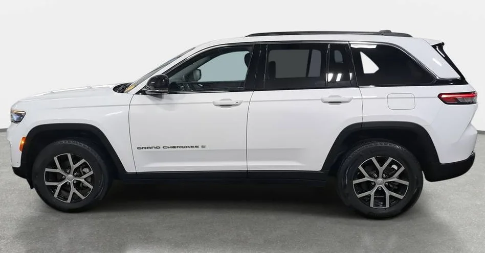 Used 2024 White Jeep Limited image 5