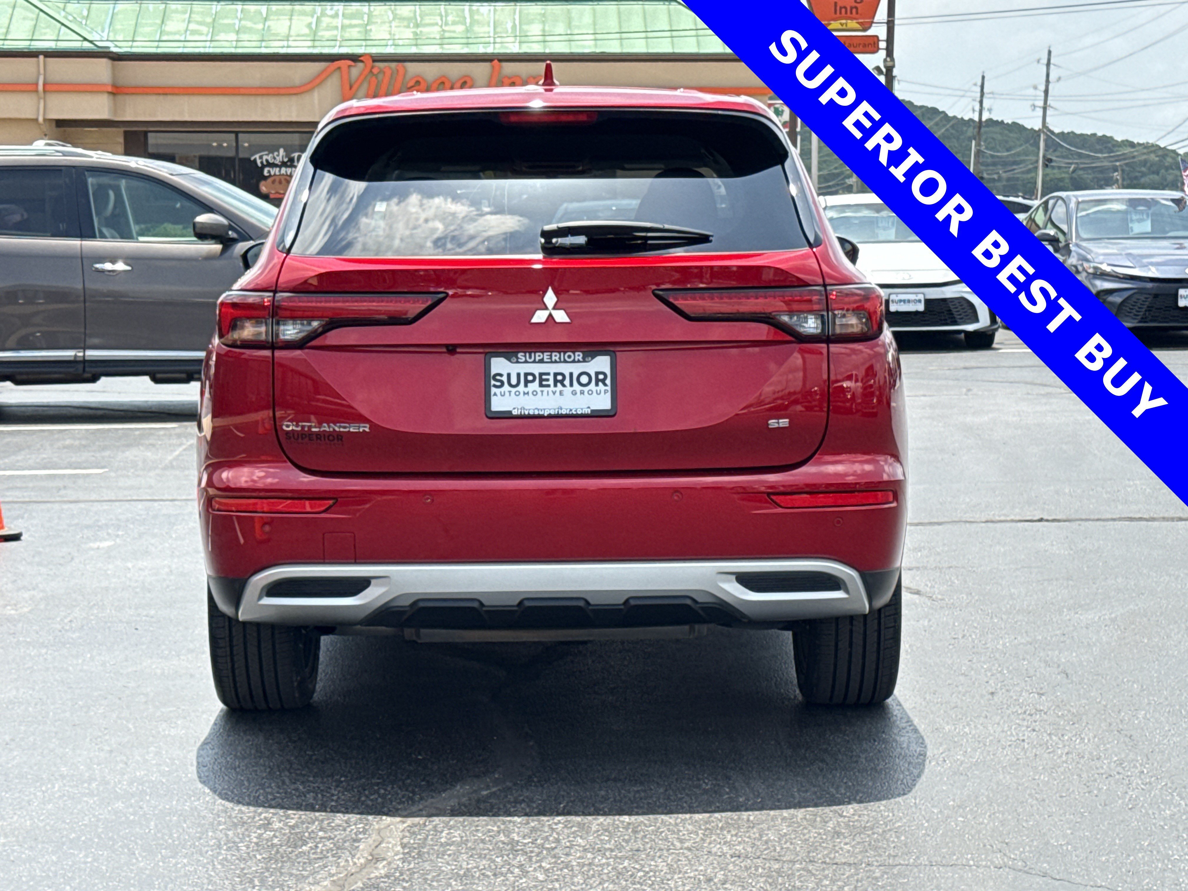 Used 2023 Red Diamond Mitsubishi SE image 4