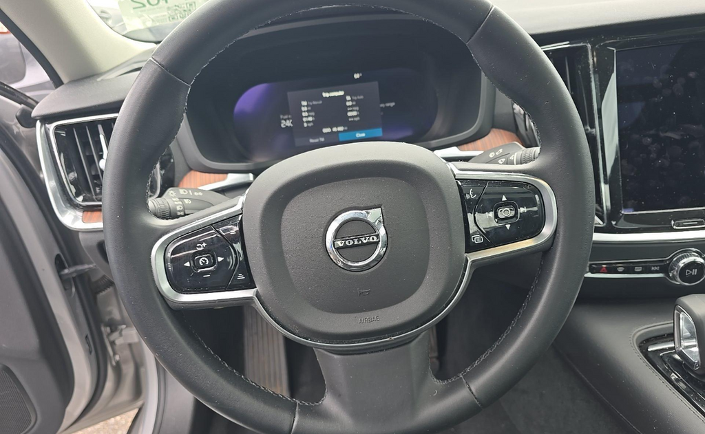 Used 2023  Volvo T8 Plus Dark Theme image 9