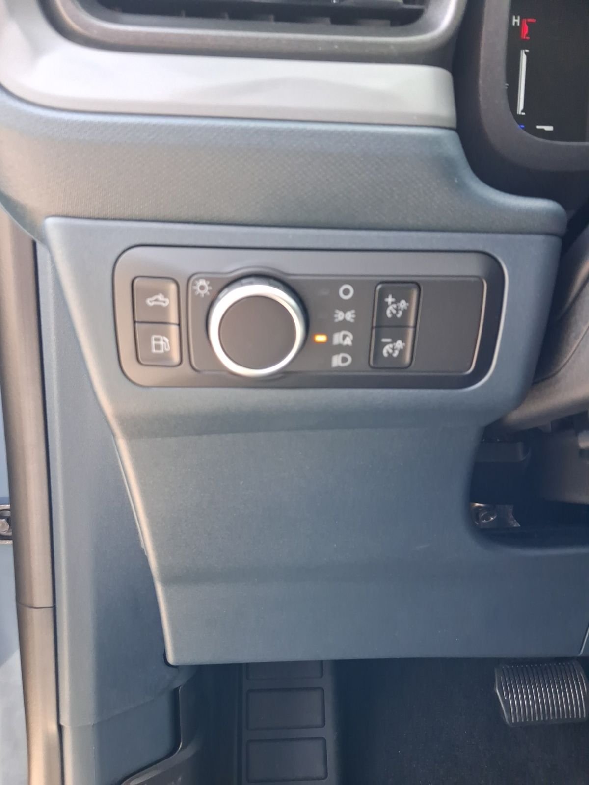 New 2026 Azure Gray Metallic Tri-Coat Ford XLT image 18