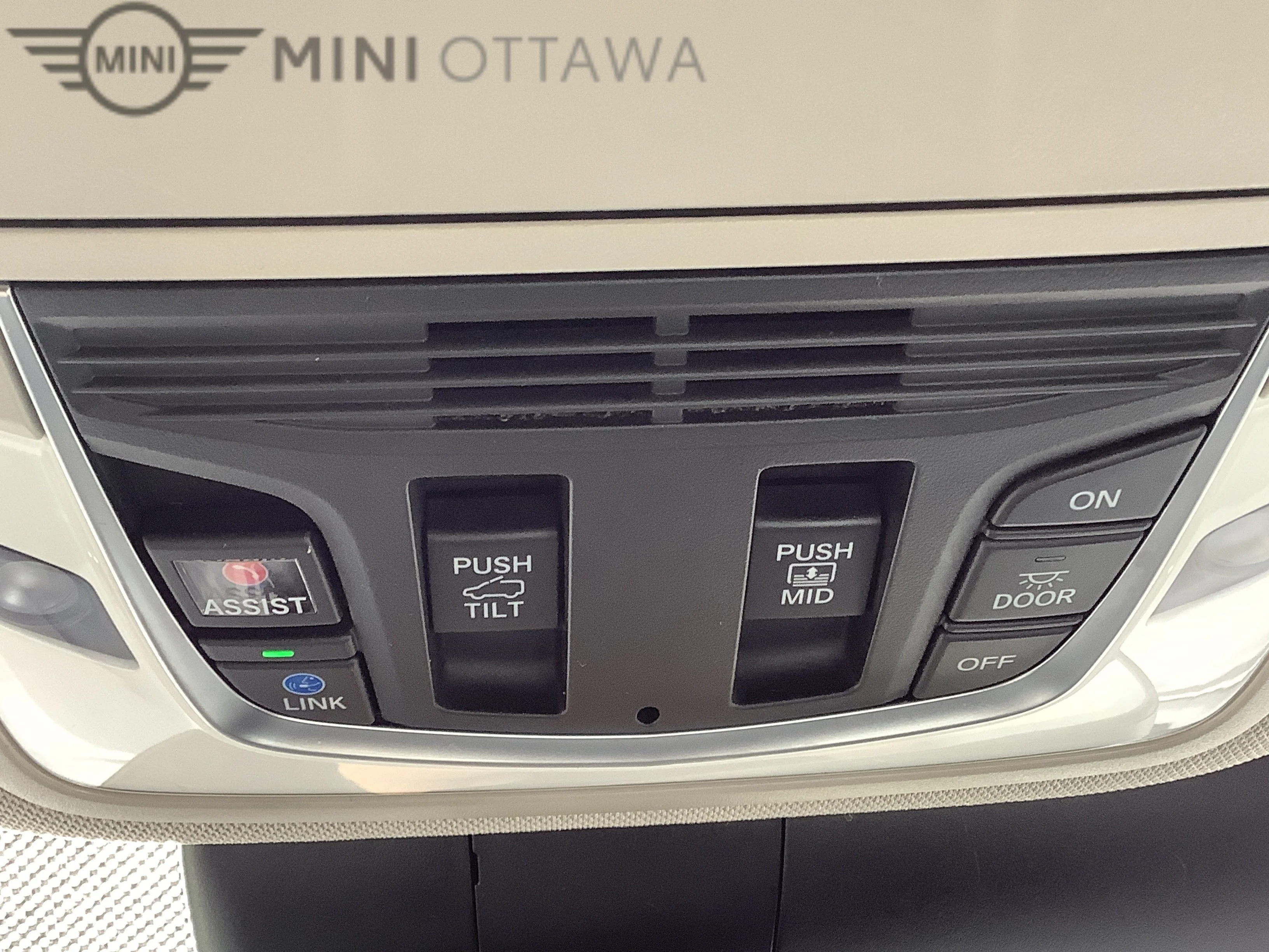 Used 2024  BMW xDrive40i image 4