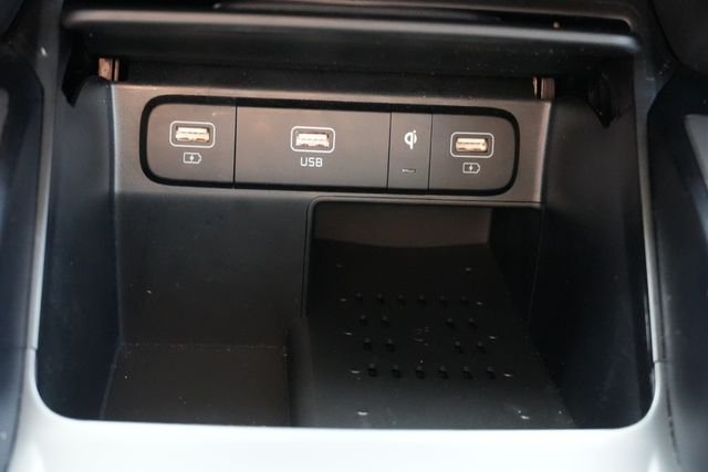 Used 2022 Black Kia EX image 36