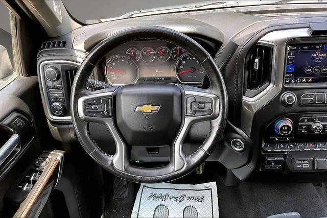 Used 2020 White Chevrolet LT image 9