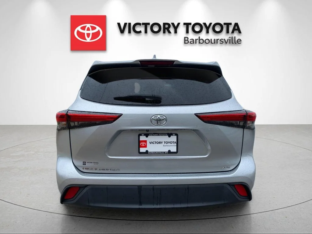 Used 2023 Silver Toyota XLE image 4