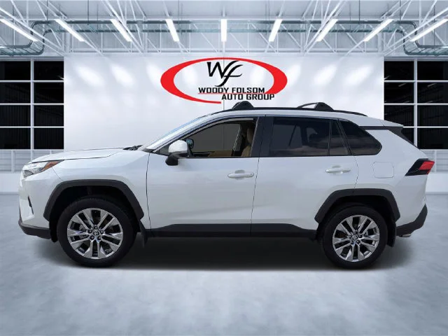 Used 2025 Beige Toyota XLE Premium image 6