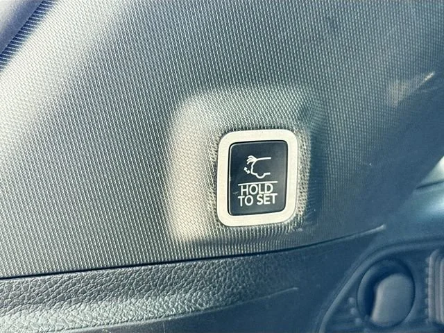 Used 2024 Silver Zynith Jeep Altitude image 12