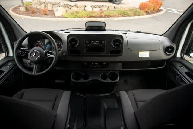 Used 2025 Arctic White Mercedes-Benz  image 32