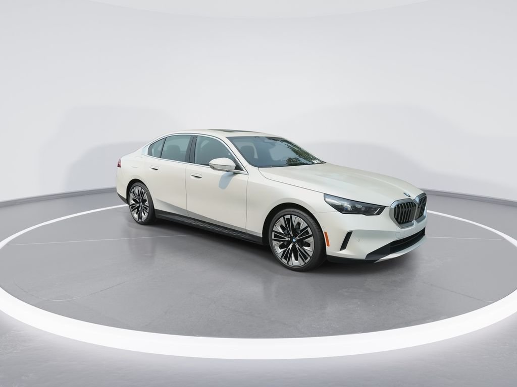 New 2027 White BMW 530i xDrive image 2