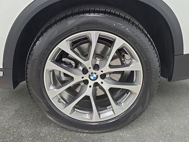 Certified Used 2026 Alpine White BMW xDrive40i image 29