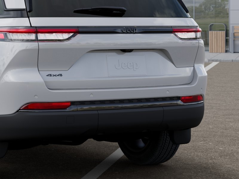 New 2025 Bright White Clear-Coat Exterior Paint Jeep  image 25