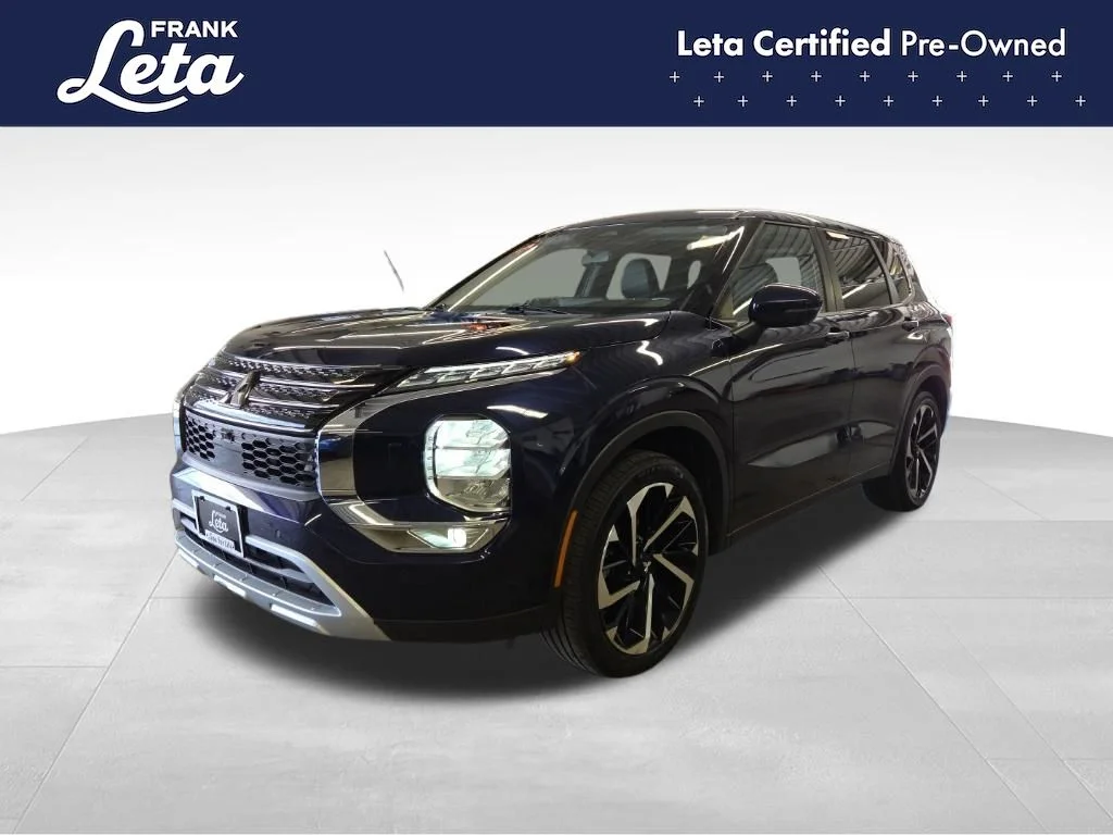 Used 2022 Blue Mitsubishi SE image 1