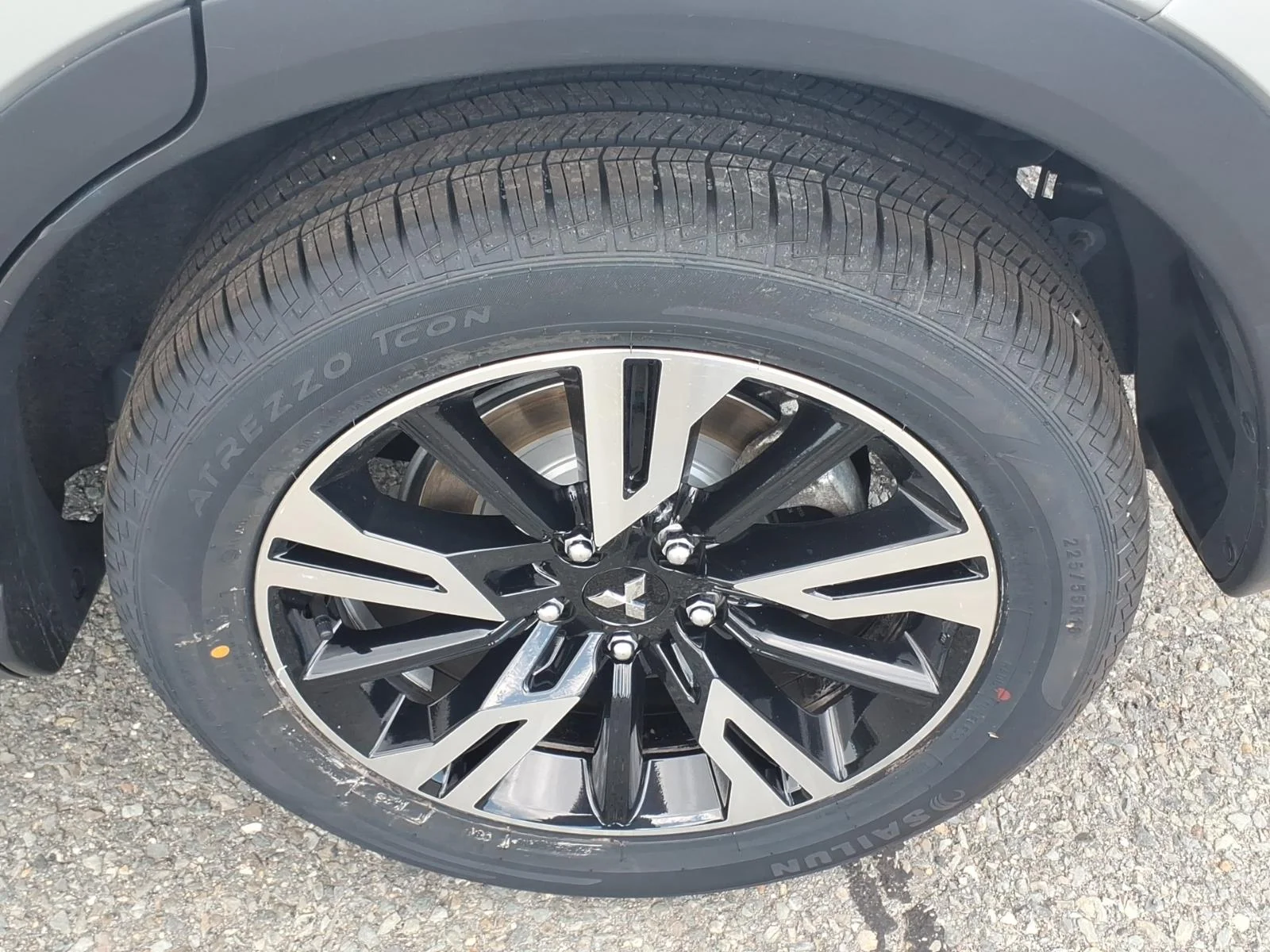 Used 2024 Silver Alloy Mitsubishi SE image 8