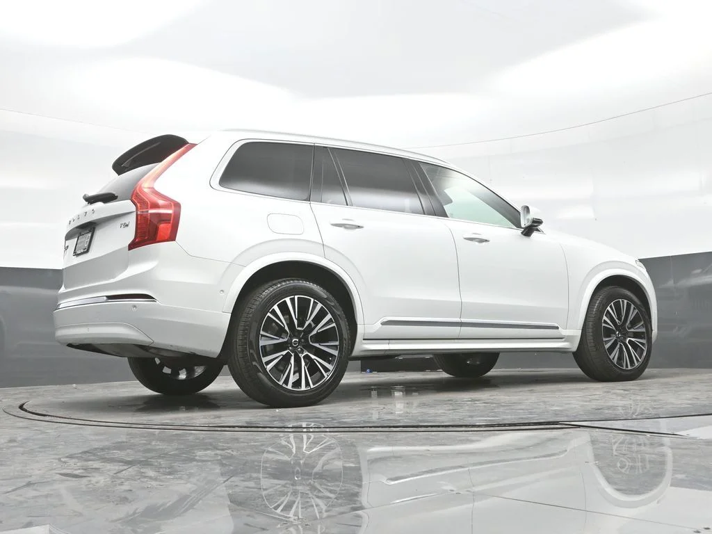 Certified Used 2025 Crystal White Volvo Plus image 29
