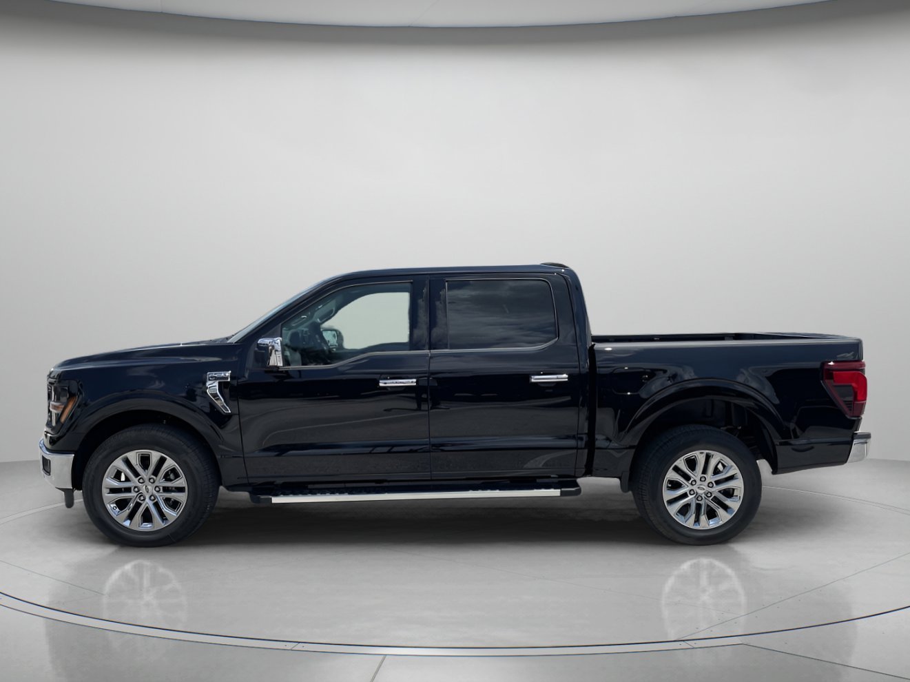 New 2026 Agate Black Metallic Ford XLT image 5
