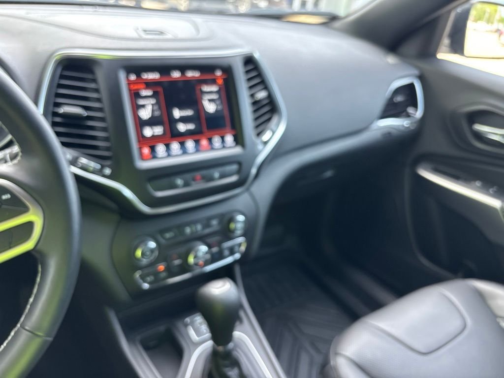 Certified Used 2021 White Jeep Latitude Lux image 33