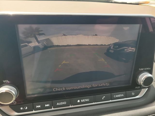 Used 2021 White Nissan S image 21
