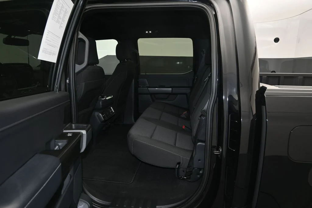 Used 2023 Black Ford XLT image 17