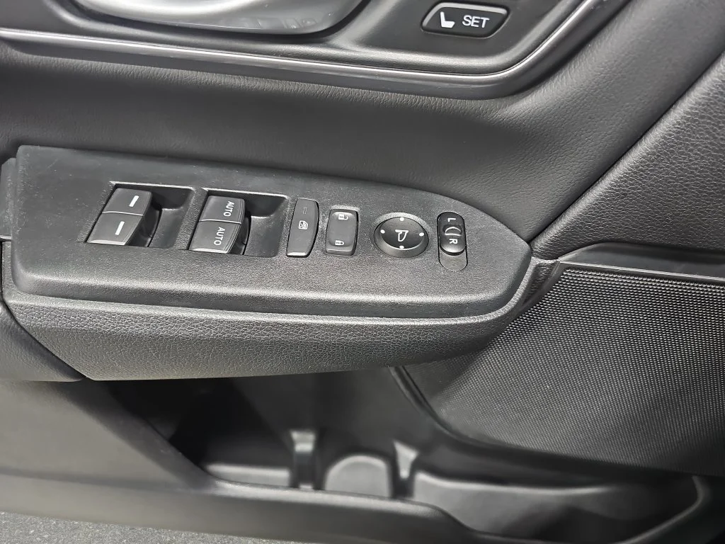 Used 2020  Honda EX-L image 30