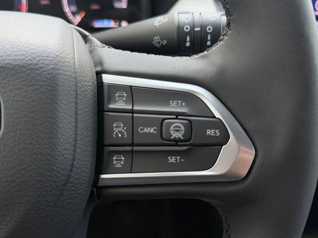 Used 2025 Silver Jeep Limited image 32
