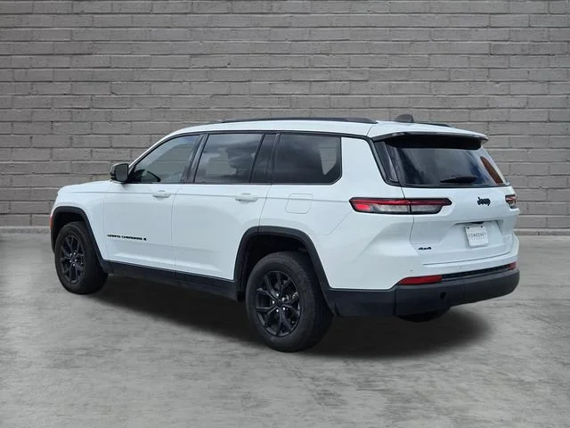 Used 2024 White Jeep Altitude image 3