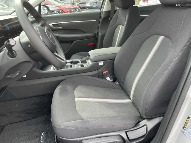 New 2025 Silver Hyundai SE image 14