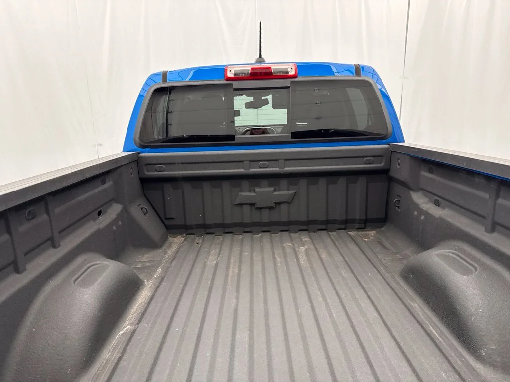 2021 Chevrolet Colorado LT Crew Cab Pickup Slide 8