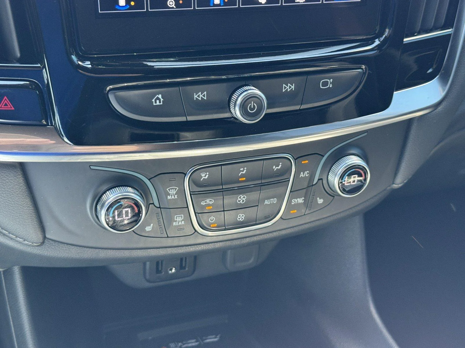 Used 2023 SUMMIT WHITE Chevrolet LT Cloth image 18