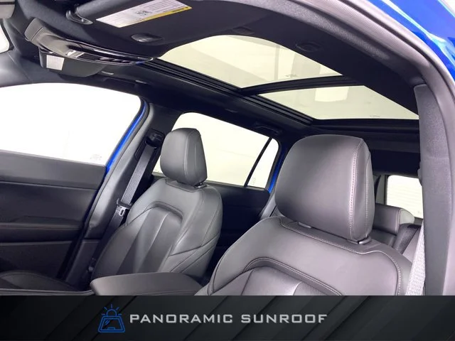 New 2026 Hydro Blue Pearl-Coat Exterior Paint Jeep Limited image 3