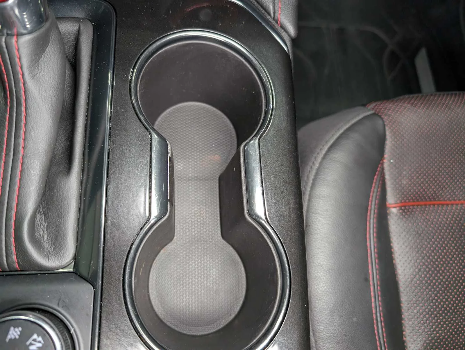 Used 2019 Cajun Red Tintcoat Chevrolet RS image 29